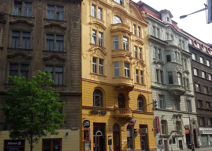 Hostel Onefam Miru Prag